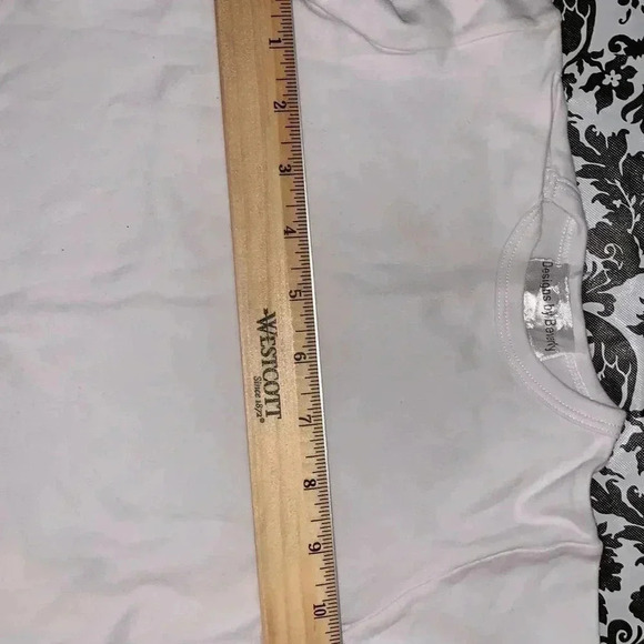 CHRISTMAS TOP GORGEOUS! 18-24M ✂️PRICED TO SELL✂️ - Picture 5 of 7